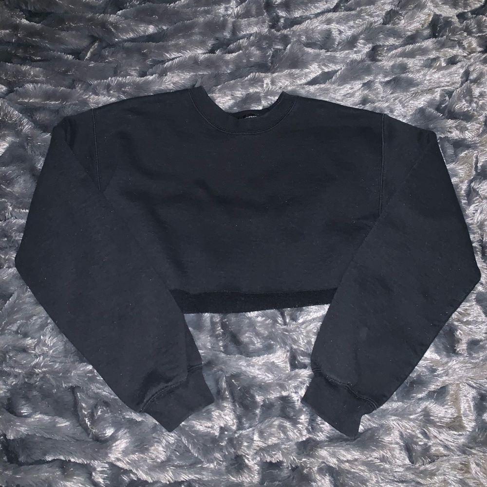 PrettyLittleThing Cropped Crewneck Sweatshirt
